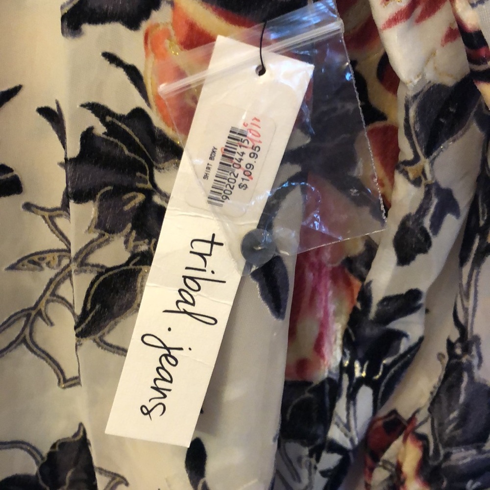 Tribal Jeans sheer Blouse w/ textured floral print size L - Picture 9 of 9